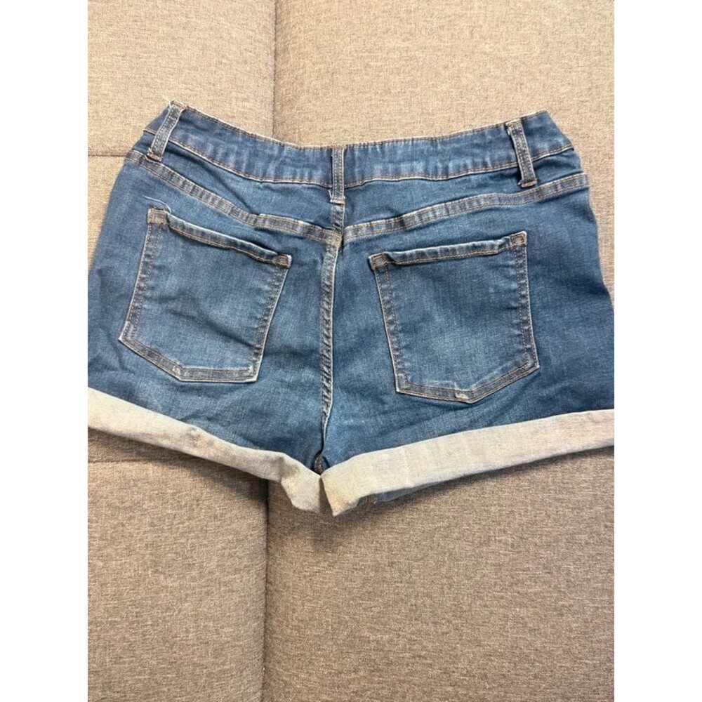 Time and Tru Mid-Rise Cuffed Denim Shorts - Size 12 - Picture 4 of 4